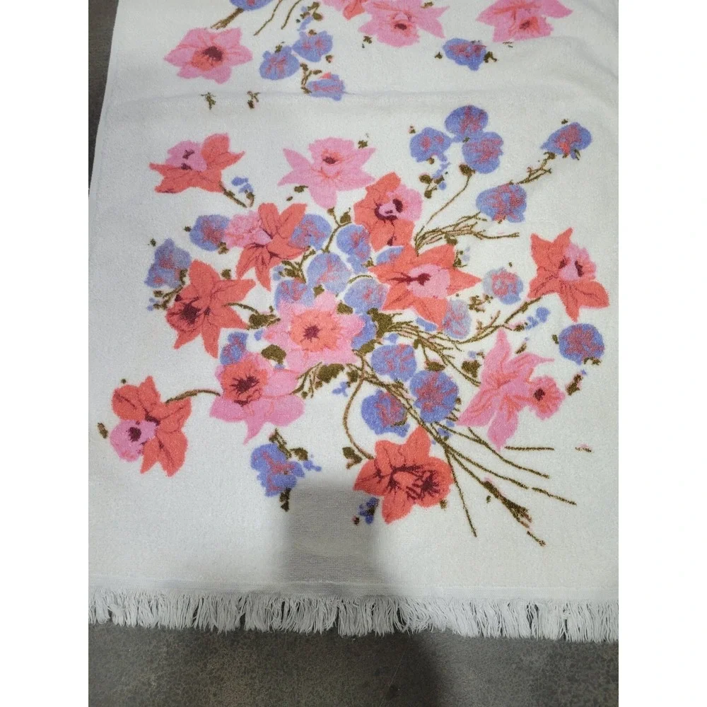 Vintage Bath towel 20x40 pink, red and blue Flowers